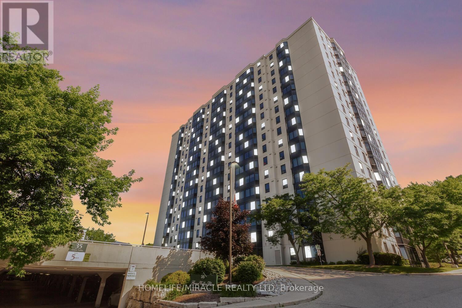 1705 - 35 Green Valley Drive, Kitchener, Ontario  N2P 2A5 - Photo 2 - X12760126