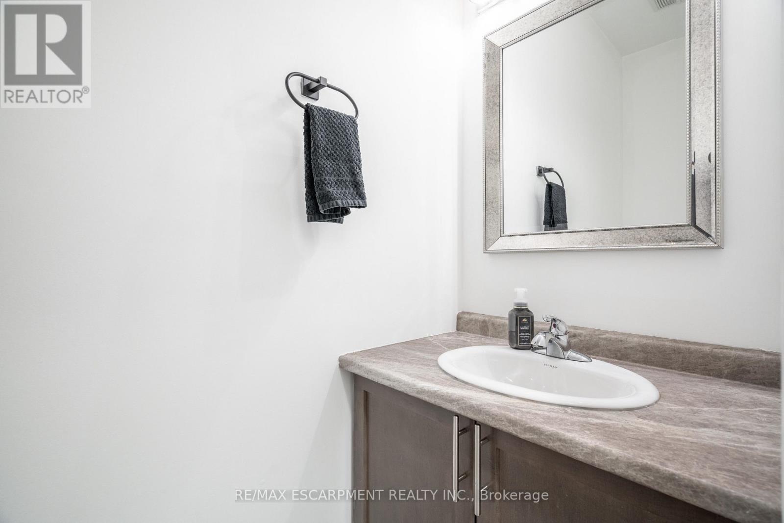 4126 Prokich Court, Lincoln, Ontario  L3J 0M1 - Photo 9 - X12760154