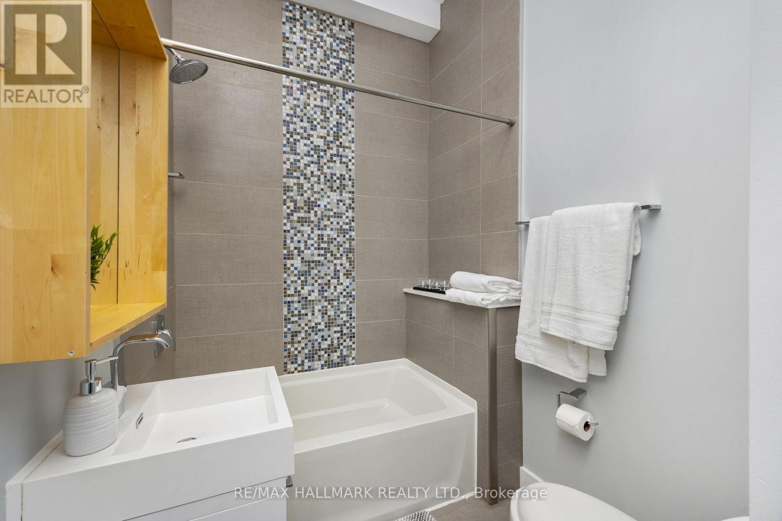 1549 Dundas Street E, Toronto, Ontario  M4L 1K6 - Photo 20 - E12755822