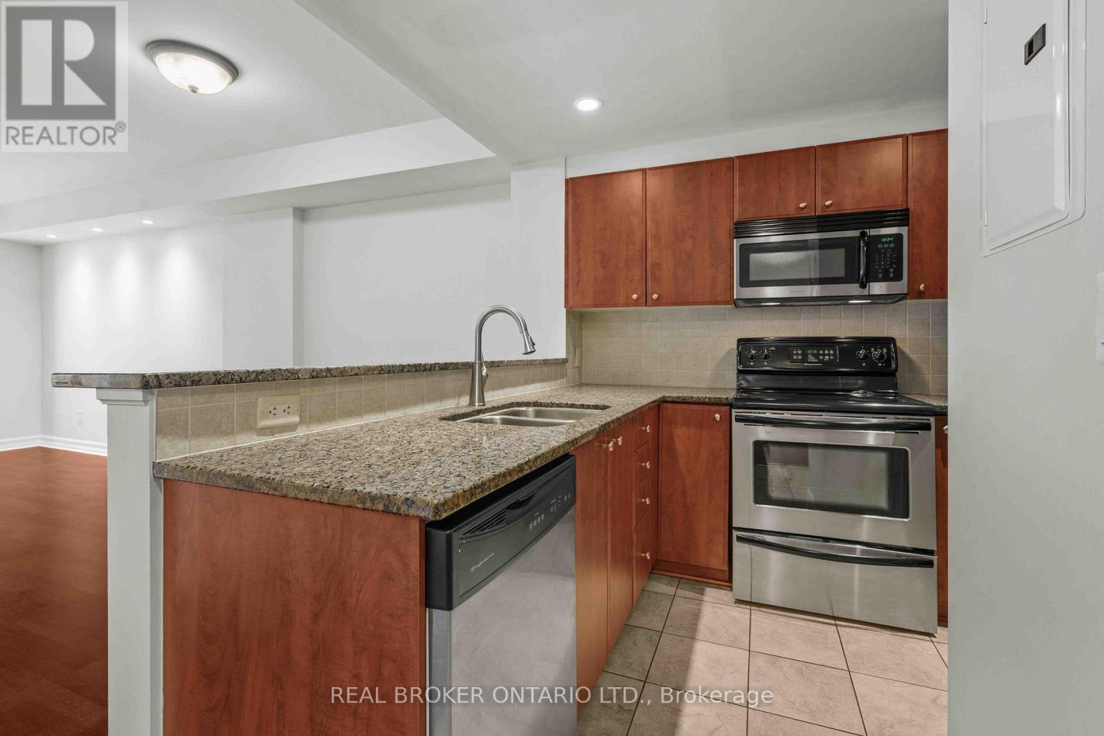 308 - 200 Besserer Street, Ottawa, Ontario  K1N 0A7 - Photo 9 - X12760172