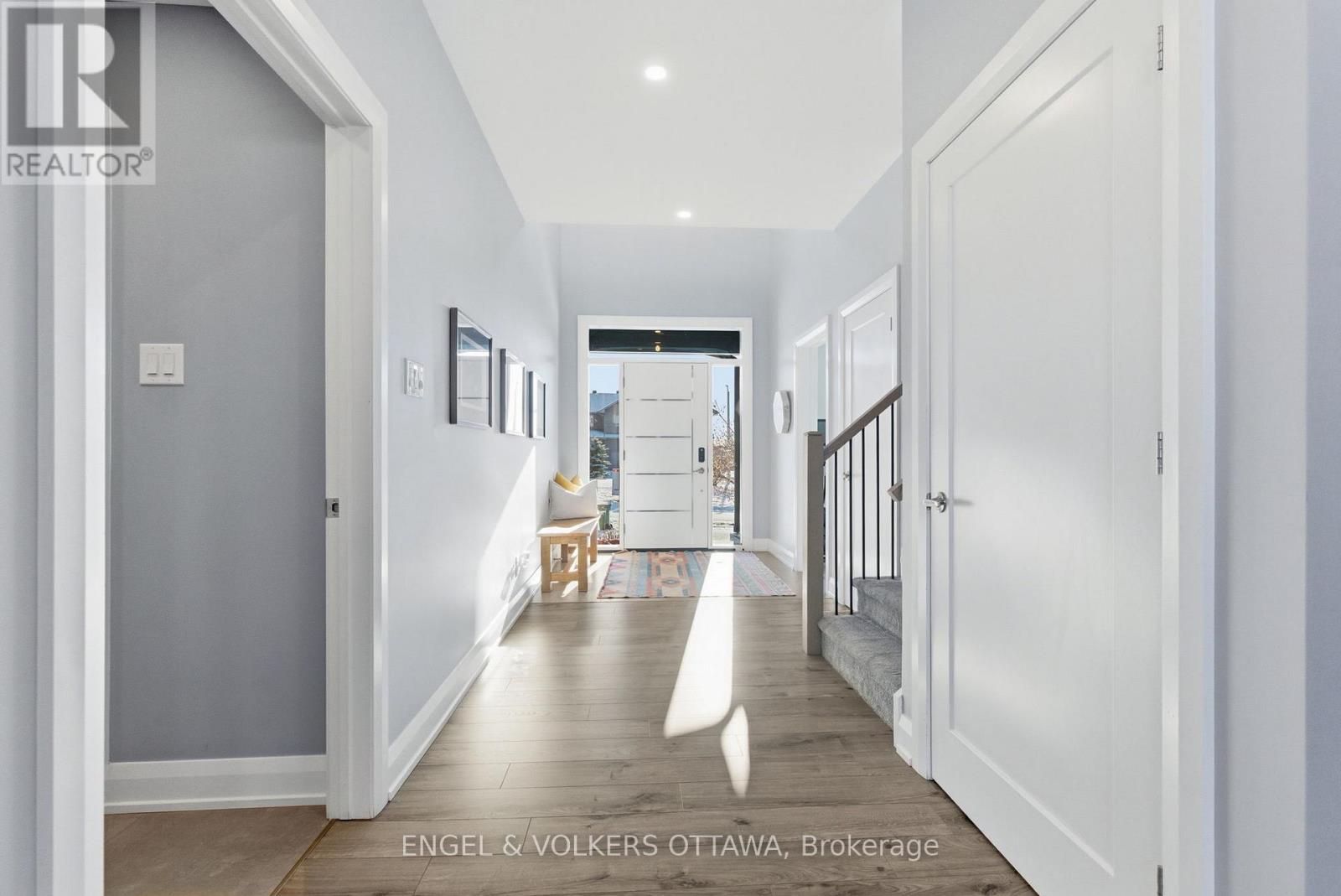 640 Meadowridge Circle, Ottawa, Ontario  K0A 1L0 - Photo 2 - X12760176