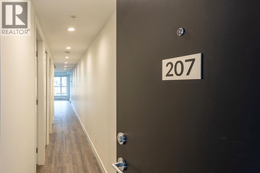 207 1365 Pemberton Avenue, Squamish, British Columbia  V8B 1B7 - Photo 2 - R3086887