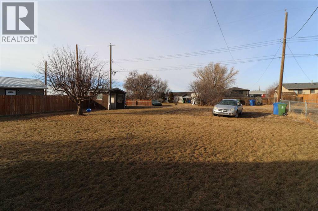 317 4 St, Bow Island, Alberta  T0K 1A7 - Photo 3 - A2284090