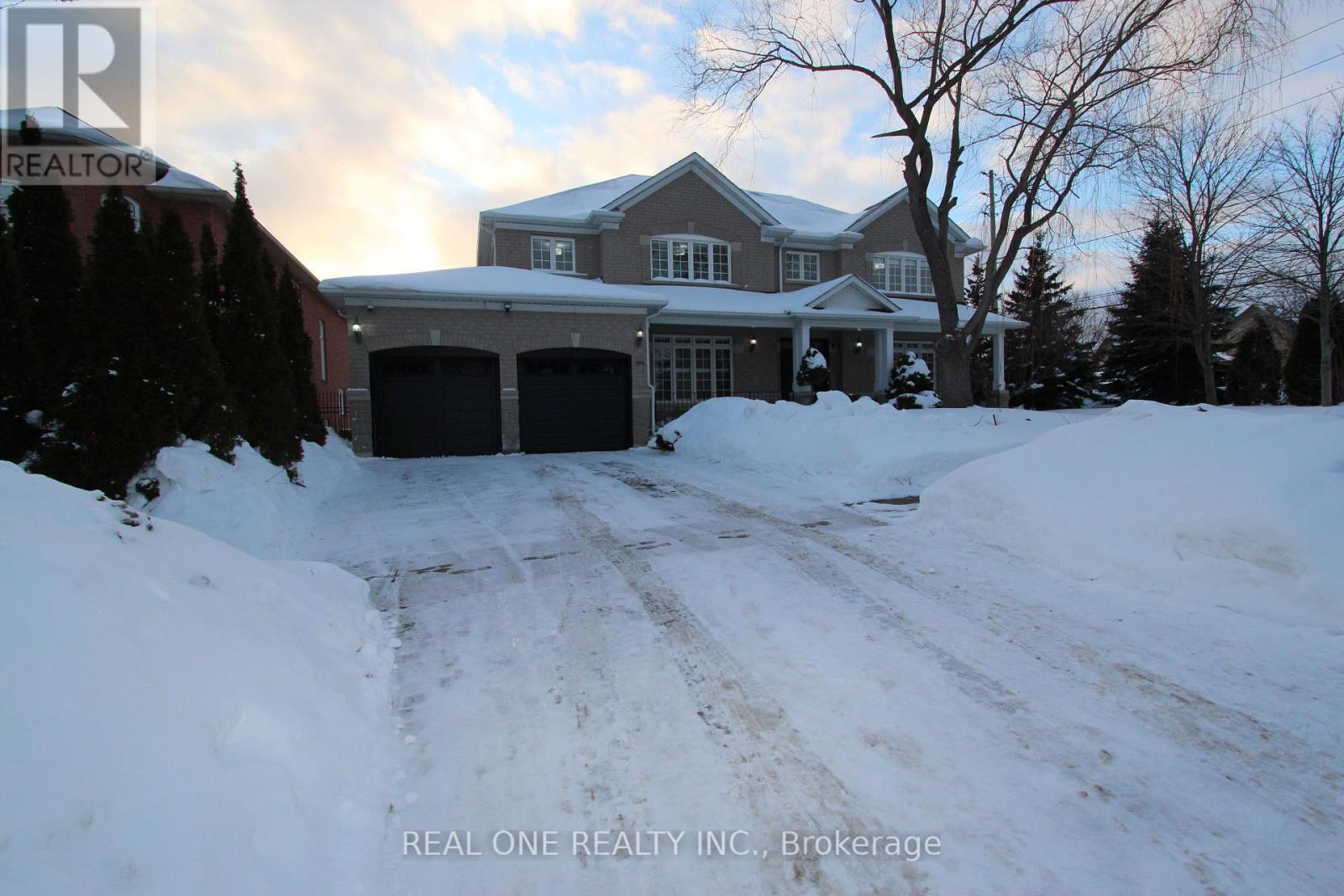 2 DELISLE STREET, Richmond Hill, Ontario