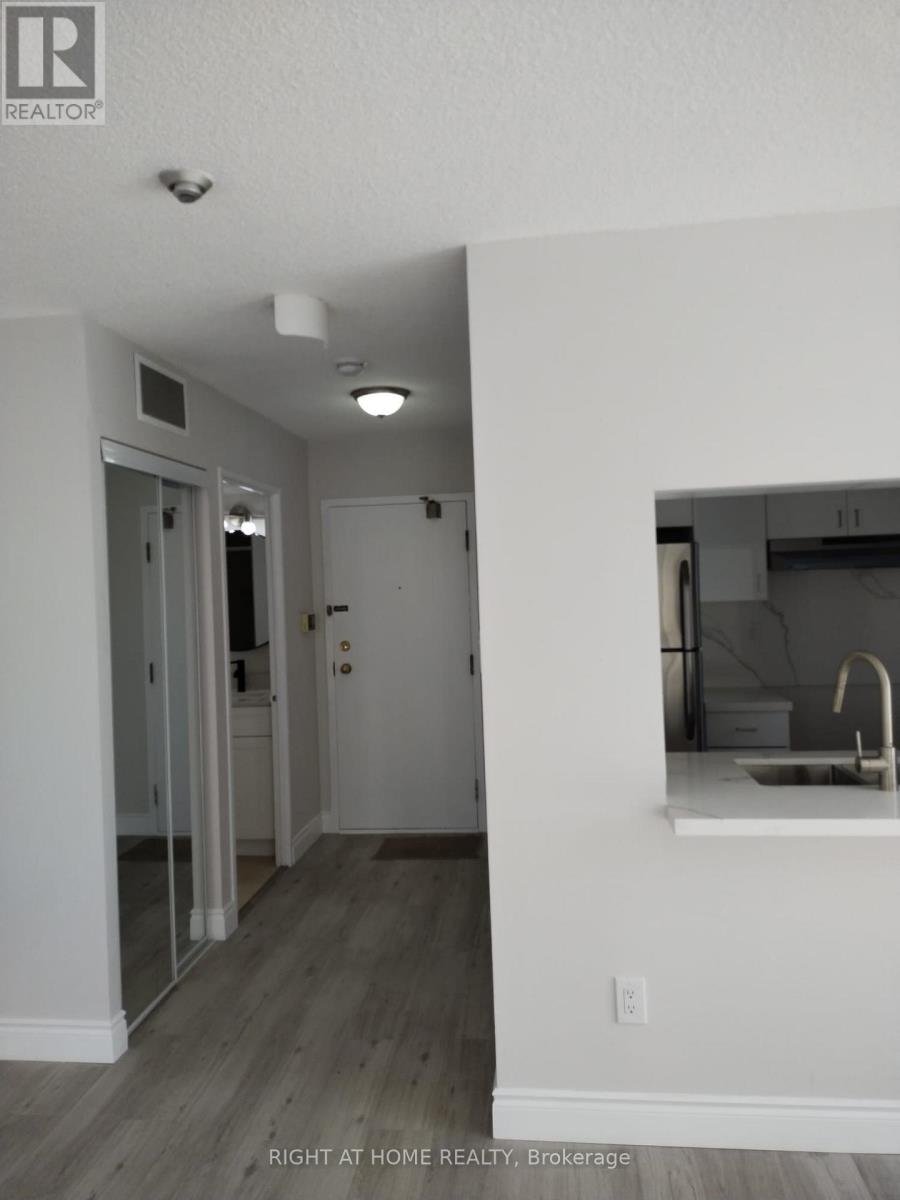 1504 - 265 Enfield Place, Mississauga, Ontario  L5B 3Y7 - Photo 8 - W12740460