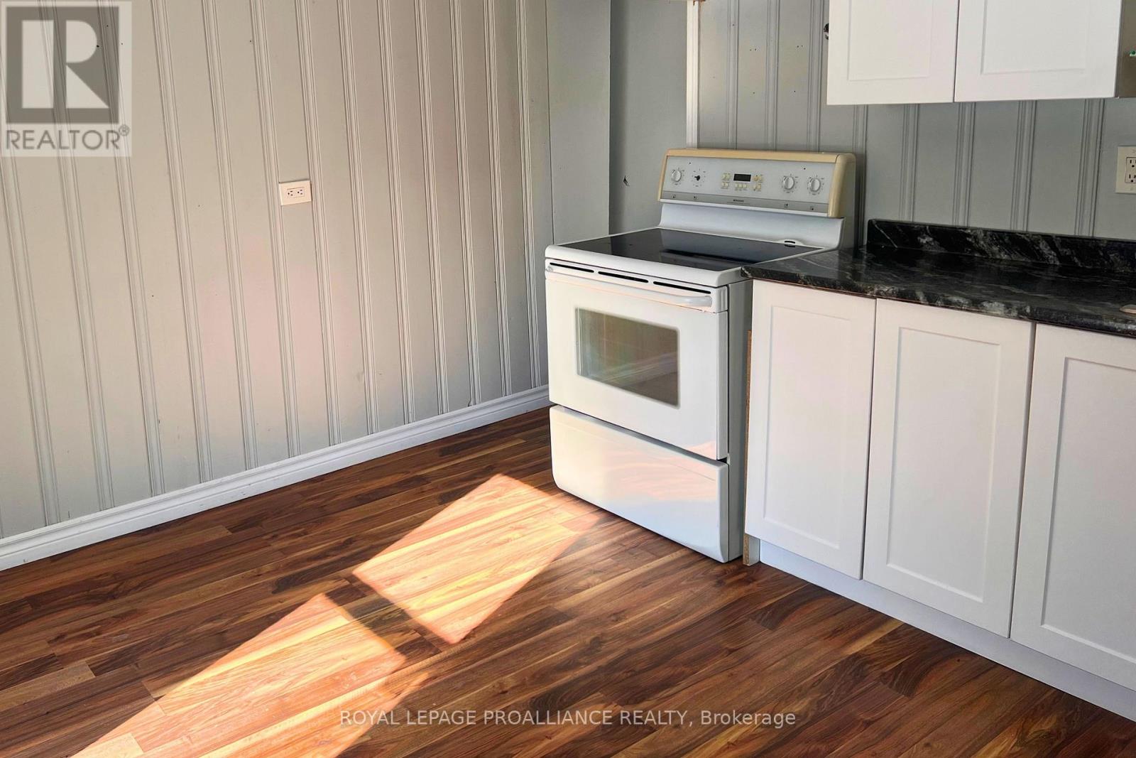 38 Stanley Street, Quinte West (Trenton Ward), Ontario  K8V 4V2 - Photo 23 - X12759168