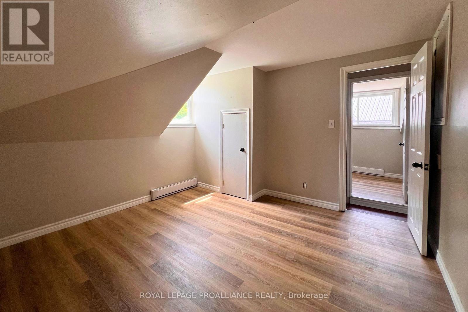 38 Stanley Street, Quinte West (Trenton Ward), Ontario  K8V 4V2 - Photo 12 - X12759168