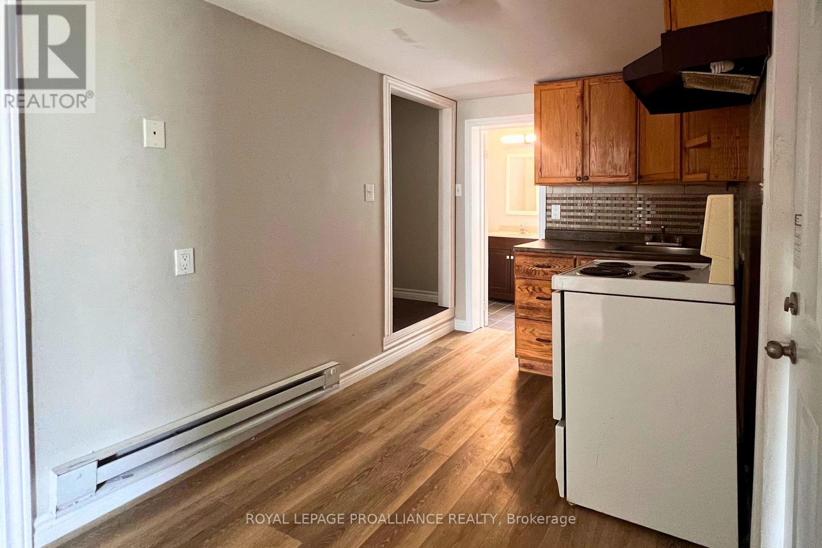 38 Stanley Street, Quinte West (Trenton Ward), Ontario  K8V 4V2 - Photo 5 - X12759168