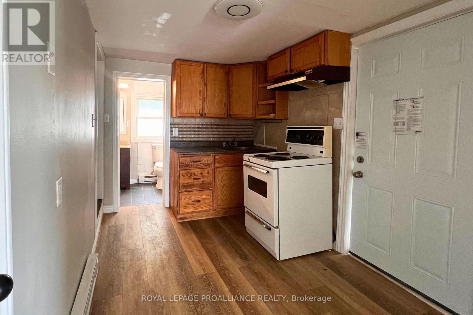 38 Stanley Street, Quinte West (Trenton Ward), Ontario  K8V 4V2 - Photo 6 - X12759168