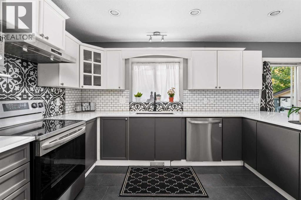 2034 Luxstone Boulevard SW, Airdrie, Alberta