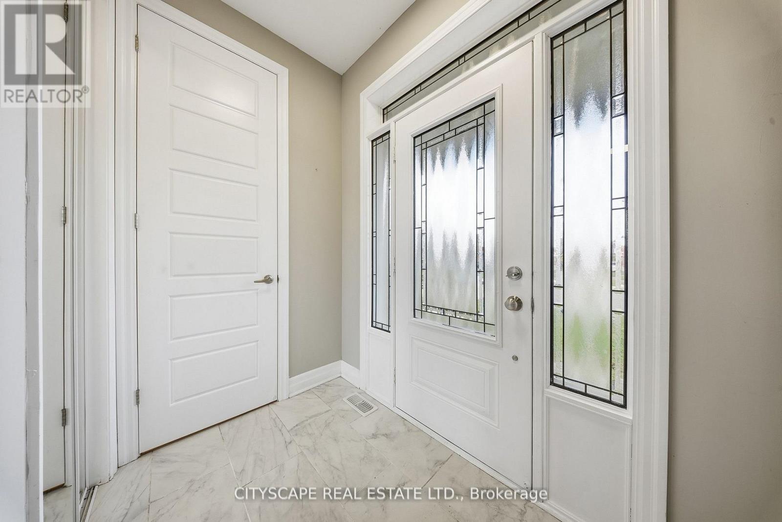 28 Celano Drive, Hamilton, Ontario  L8B 1V3 - Photo 6 - X12760170