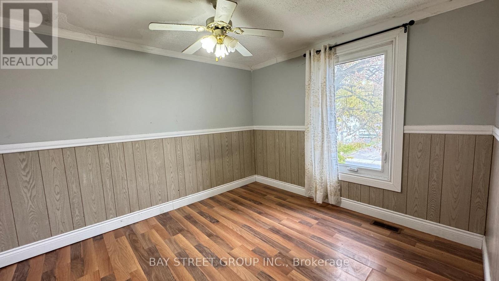 Upper - 5114 Mcrae Street, Niagara Falls, Ontario  L2E 1P5 - Photo 10 - X12760184