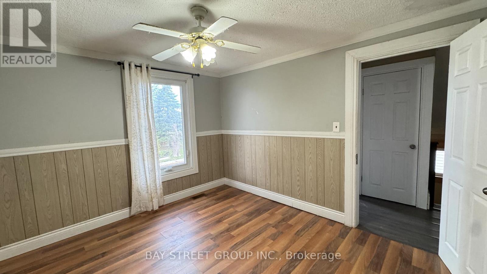 Upper - 5114 Mcrae Street, Niagara Falls, Ontario  L2E 1P5 - Photo 11 - X12760184