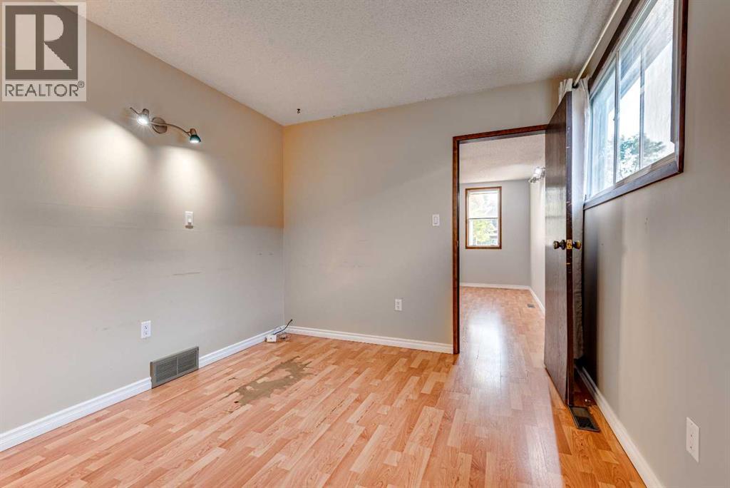 402 Main Street, Trochu, Alberta  T0M 2C0 - Photo 19 - A2270646