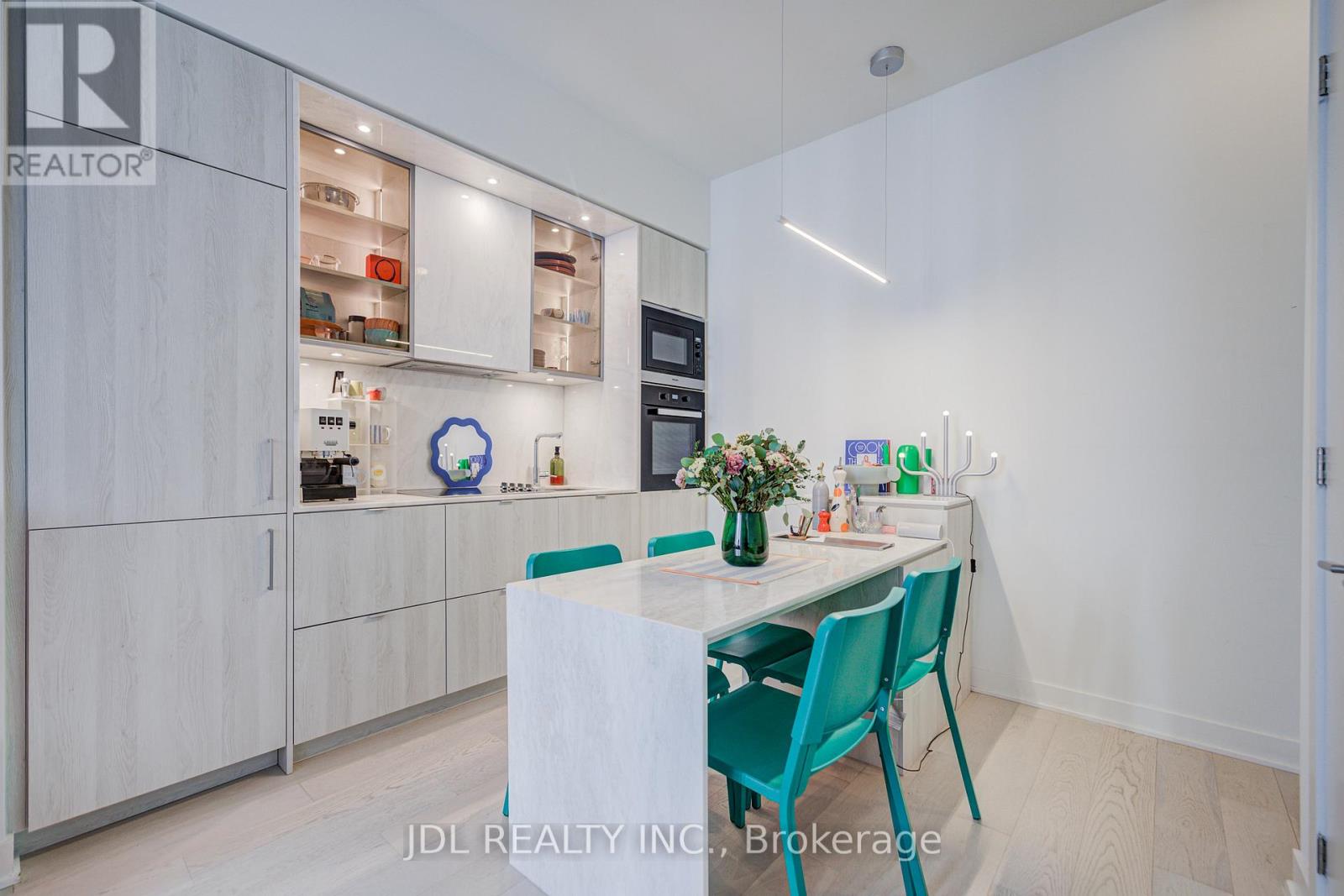 4805 - 11 Yorkville Avenue, Toronto, Ontario  M4W 1L2 - Photo 2 - C12760194