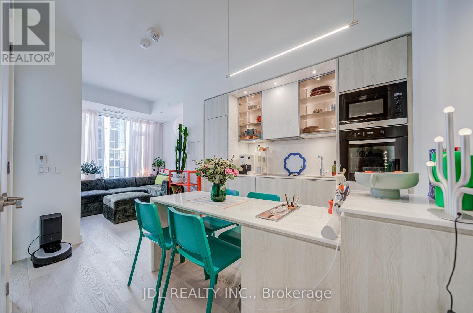 4805 - 11 Yorkville Avenue, Toronto, Ontario  M4W 1L2 - Photo 3 - C12760194