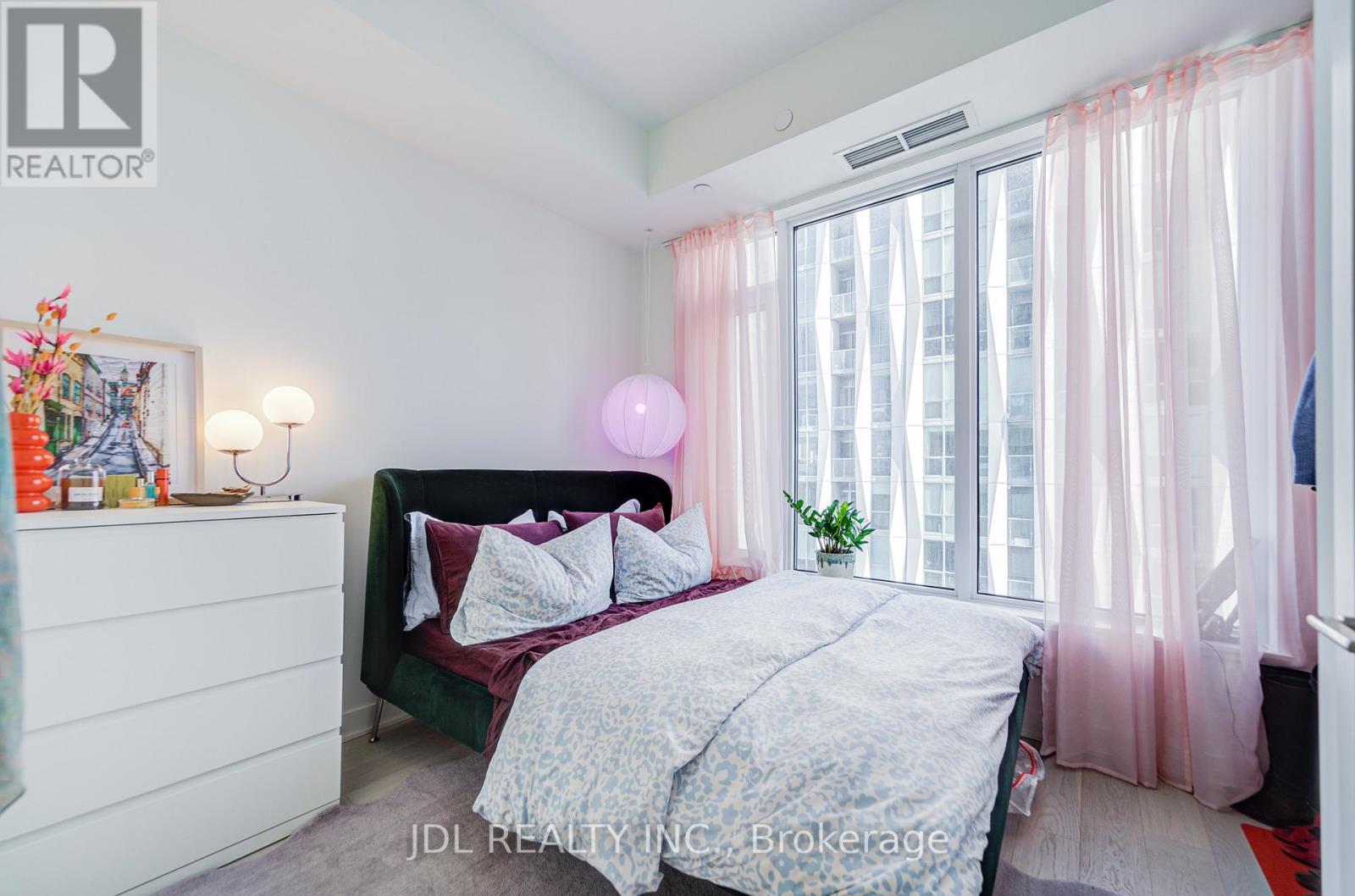 4805 - 11 Yorkville Avenue, Toronto, Ontario  M4W 1L2 - Photo 9 - C12760194