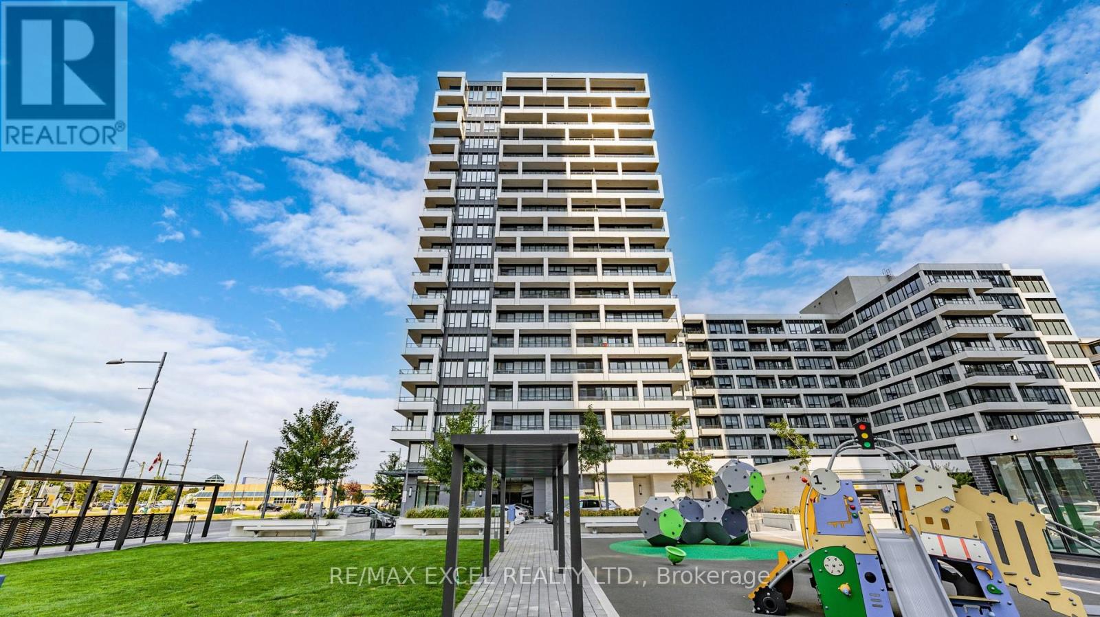 1001 - 38 Water Walk Drive, Markham, Ontario  L3R 6M8 - Photo 2 - N12760214