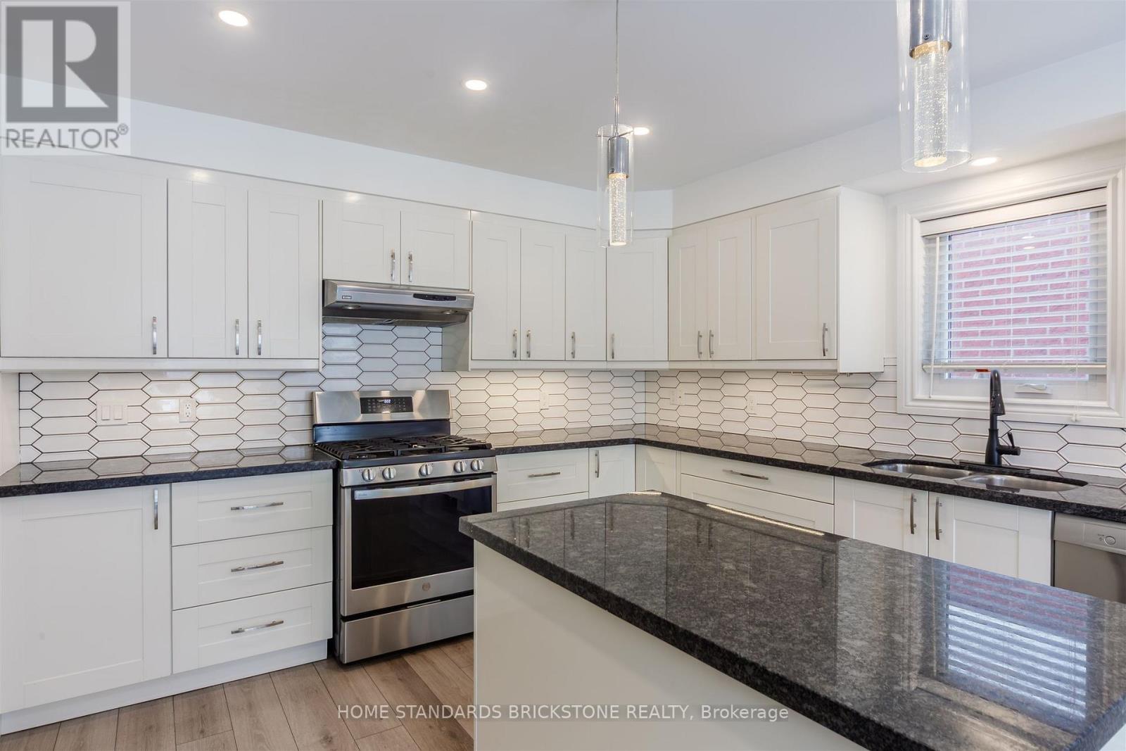 28 Brookhurst Crescent, Hamilton, Ontario  L0R 2H3 - Photo 7 - X12760196