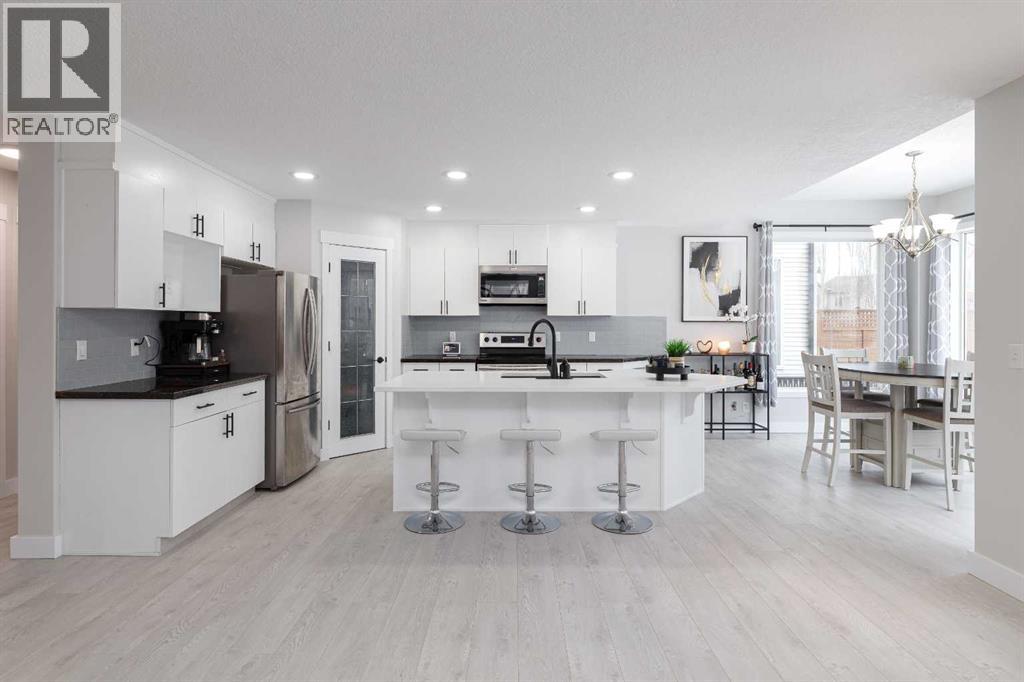 86 Cougarstone Court Sw, Calgary, Alberta  T3H 5R3 - Photo 9 - A2280412