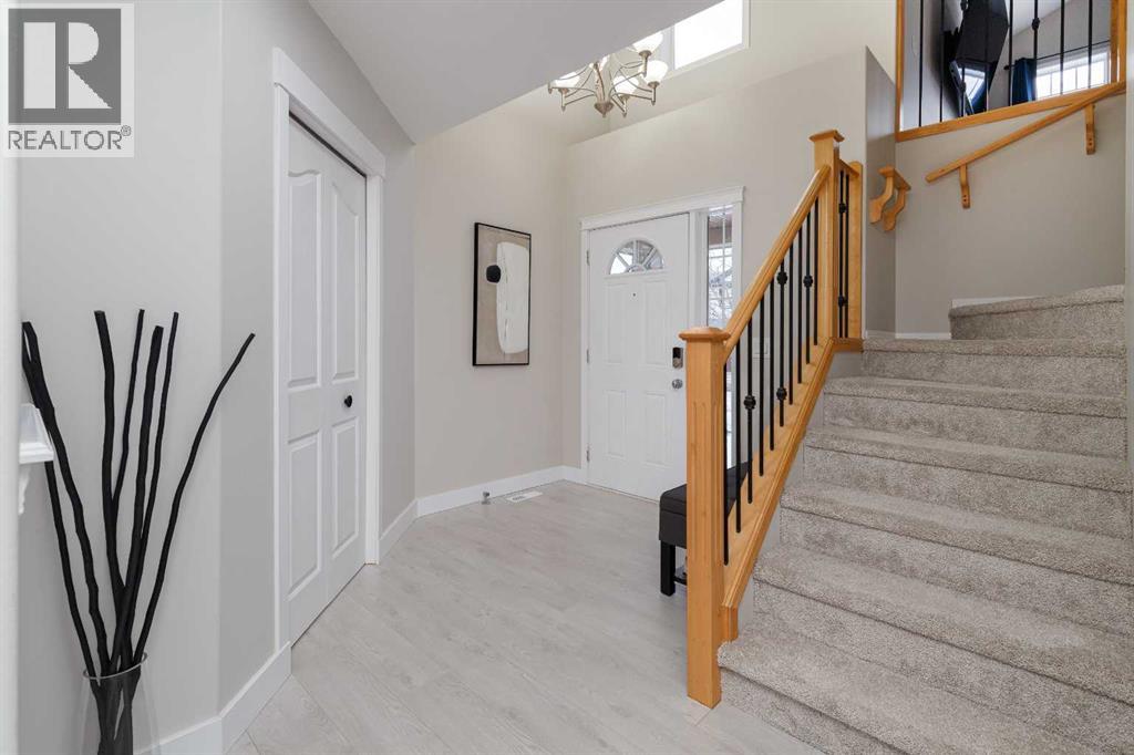 86 Cougarstone Court Sw, Calgary, Alberta  T3H 5R3 - Photo 3 - A2280412