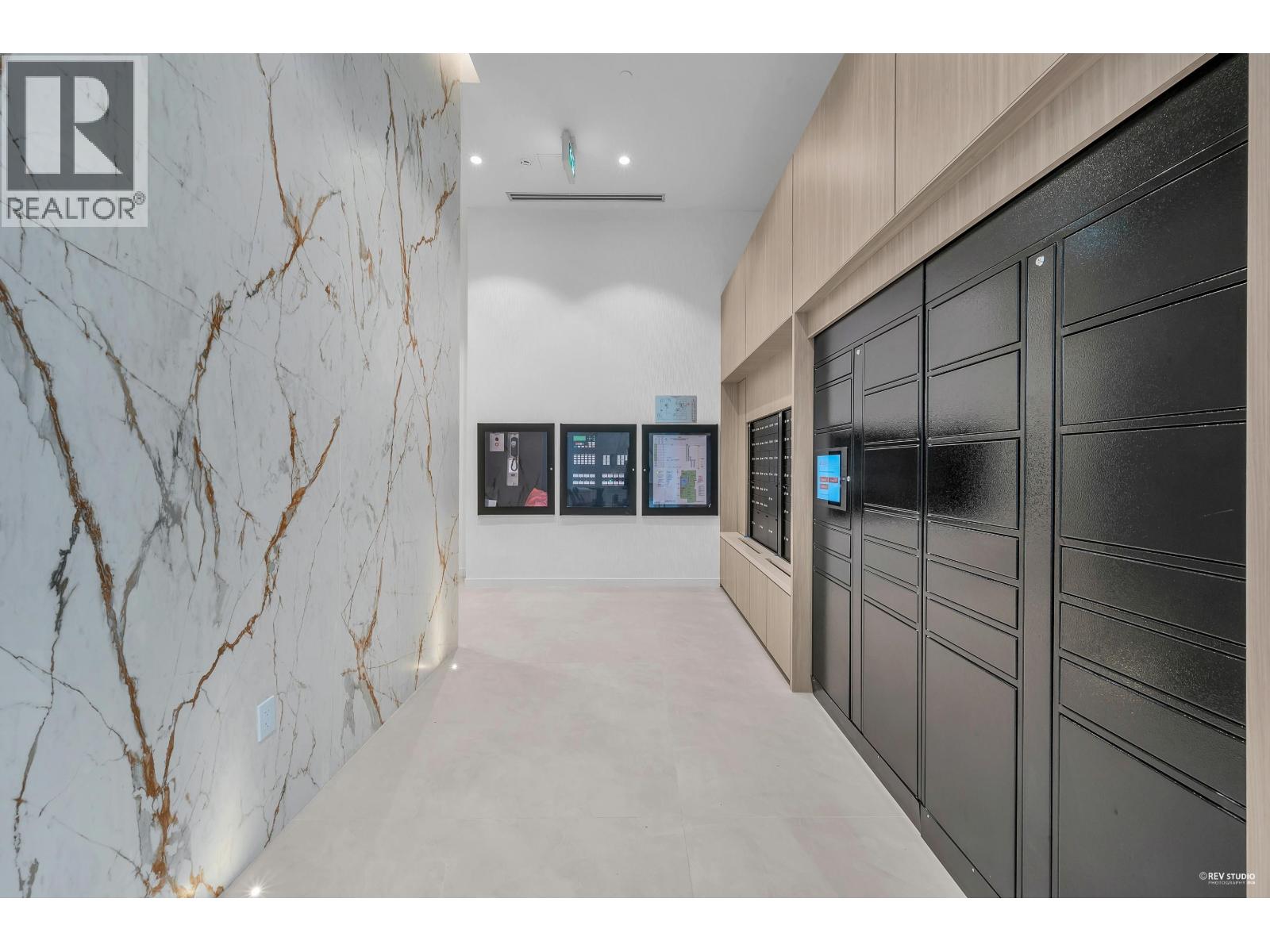 305 8415 Granville Street, Vancouver, British Columbia  V6P 0M2 - Photo 2 - R3086789