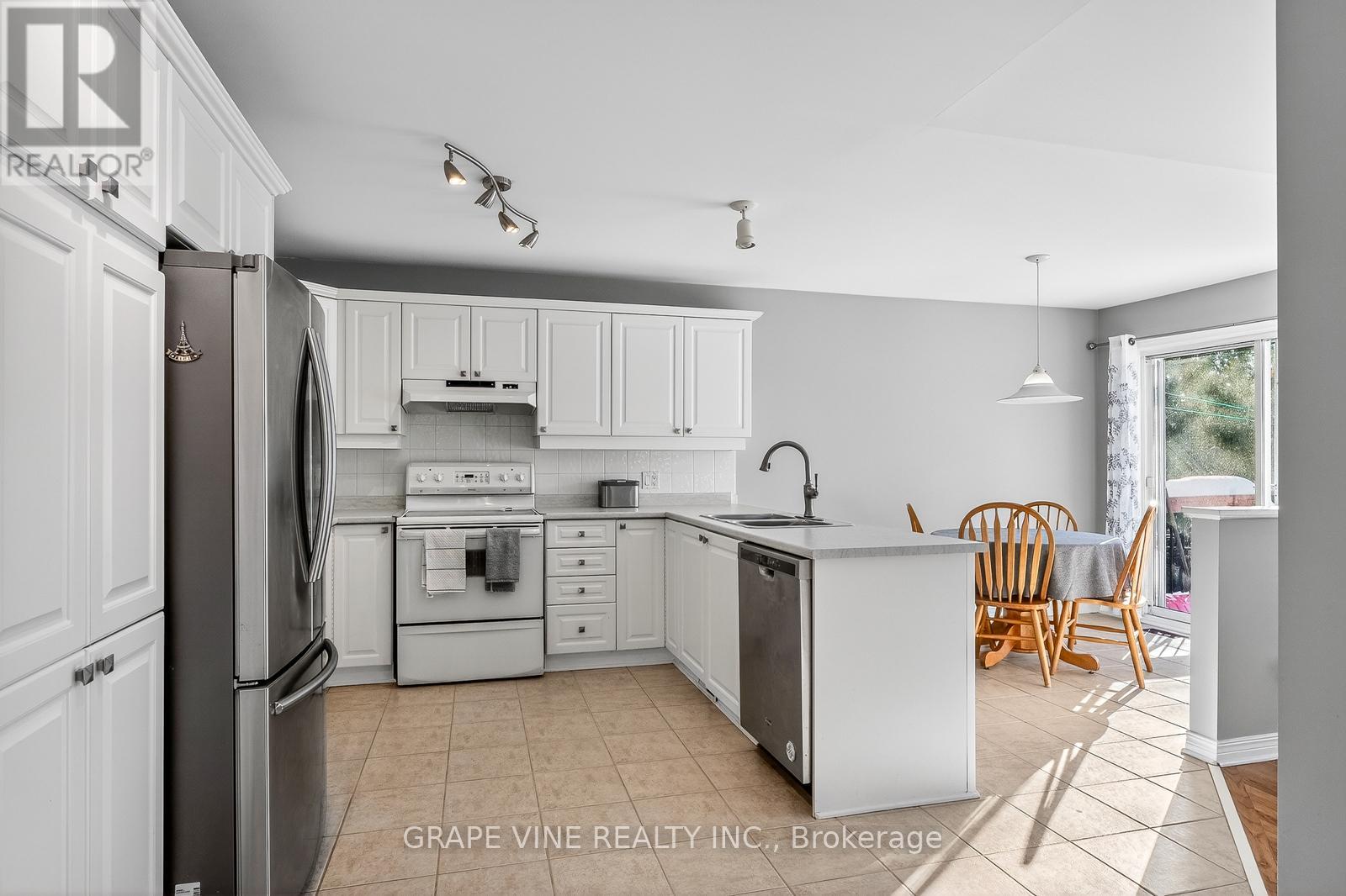 130 Springcreek Crescent, Ottawa, Ontario  K2M 2M1 - Photo 11 - X12760232