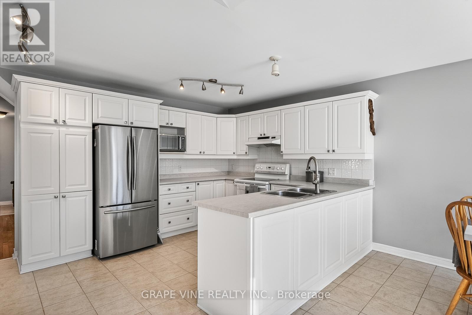130 Springcreek Crescent, Ottawa, Ontario  K2M 2M1 - Photo 13 - X12760232