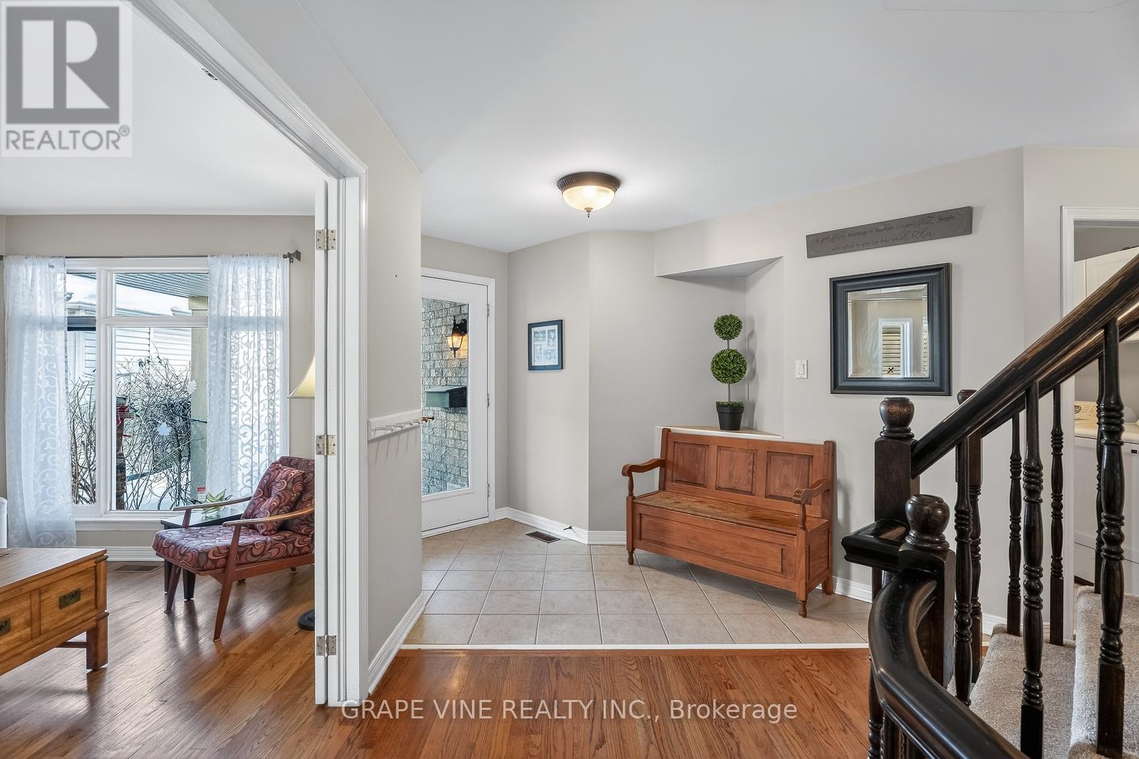 130 Springcreek Crescent, Ottawa, Ontario  K2M 2M1 - Photo 4 - X12760232