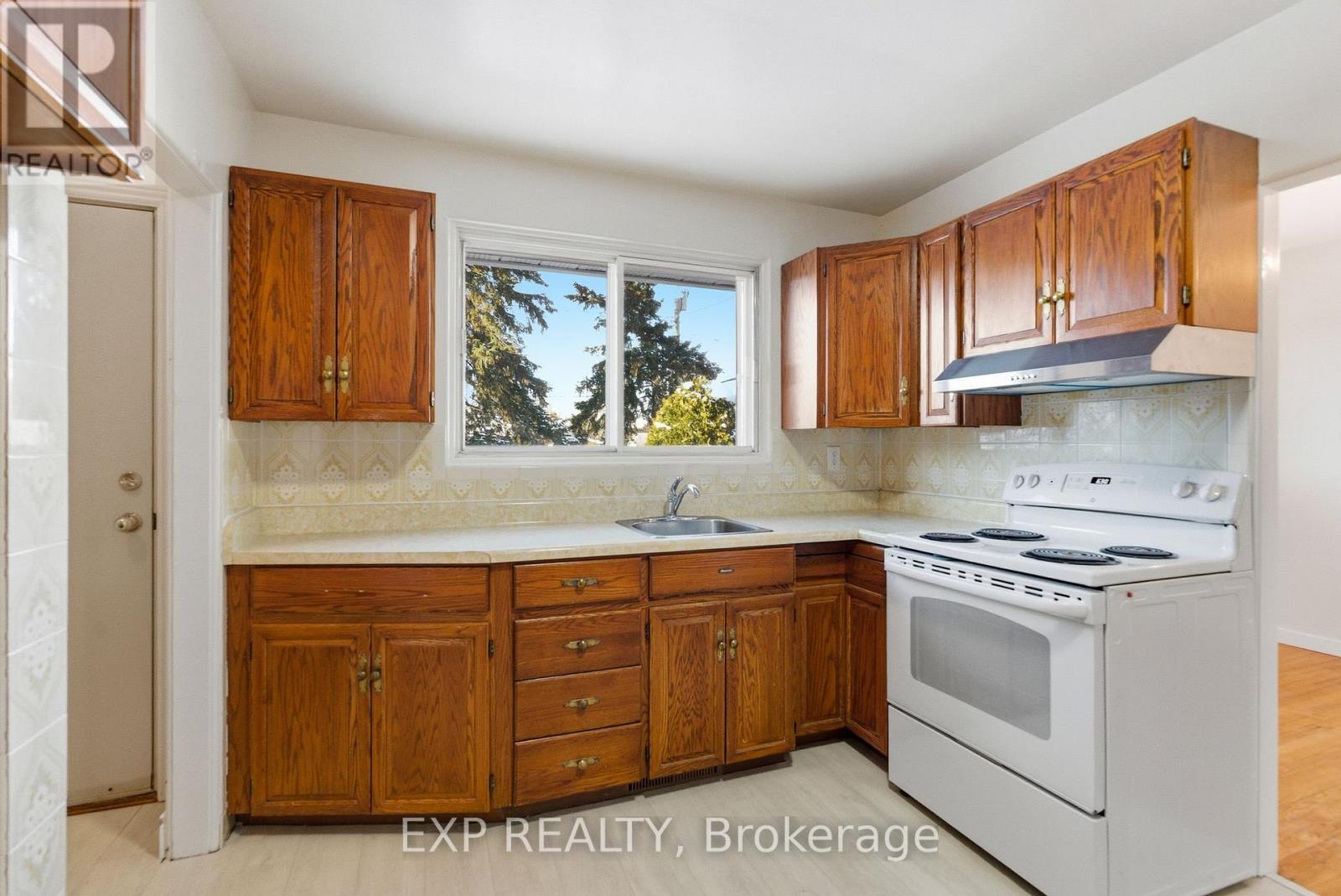 2243 Miramichi Street, Ottawa, Ontario  K2C 0Z1 - Photo 10 - X12760240