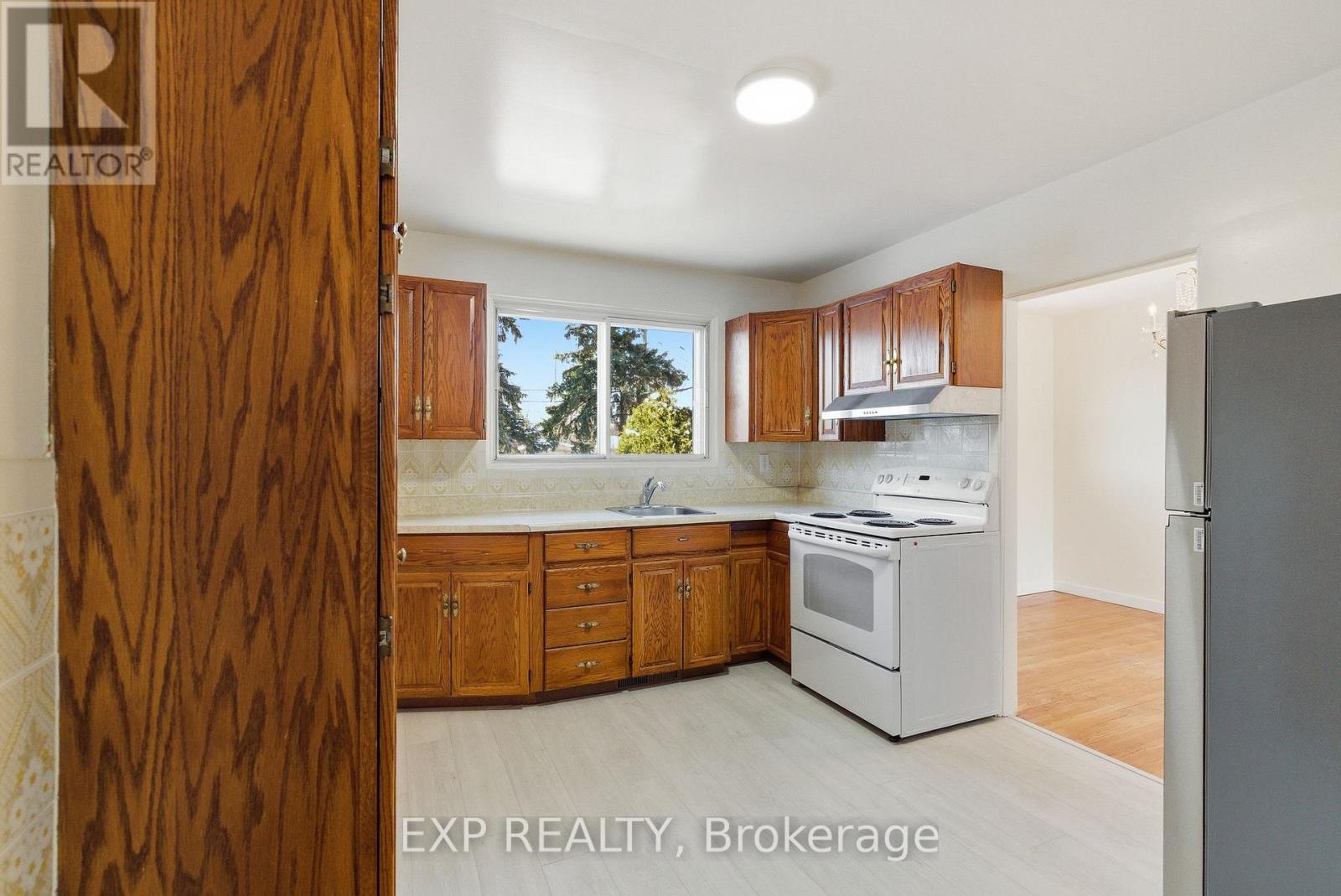 2243 Miramichi Street, Ottawa, Ontario  K2C 0Z1 - Photo 11 - X12760240