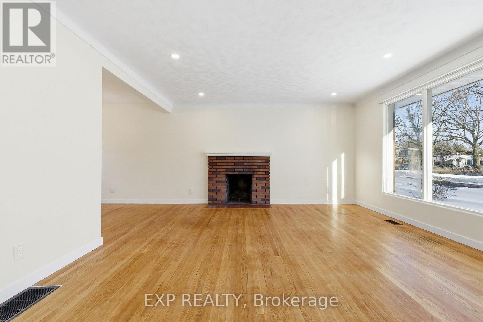 2243 Miramichi Street, Ottawa, Ontario  K2C 0Z1 - Photo 5 - X12760240