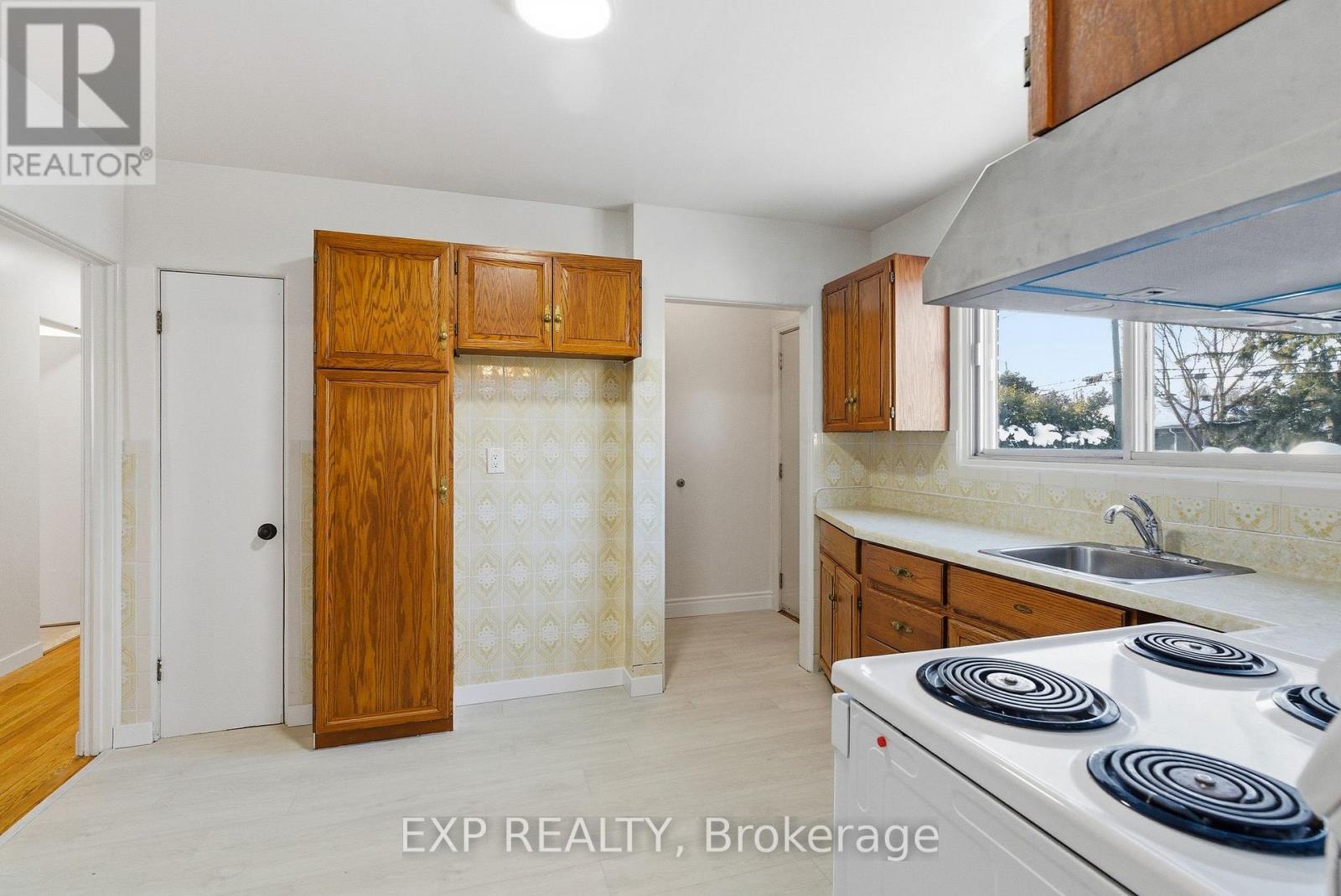 2243 Miramichi Street, Ottawa, Ontario  K2C 0Z1 - Photo 9 - X12760240