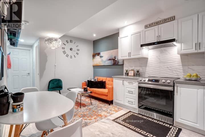 BSMT 25 DUNCANNON DRIVE, Toronto, Ontario