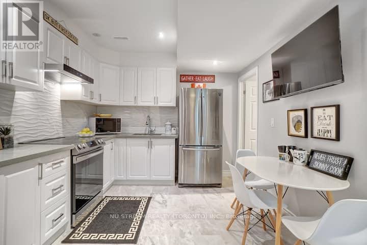 Bsmt 25 Duncannon Drive, Toronto, Ontario  M5P 2L9 - Photo 2 - C12760250