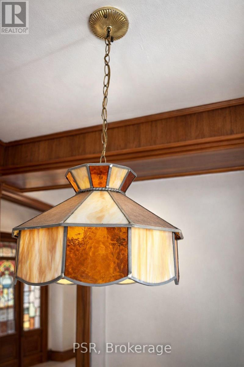 56 Ashmount Crescent, Toronto, Ontario  M9R 1E1 - Photo 11 - W12760254