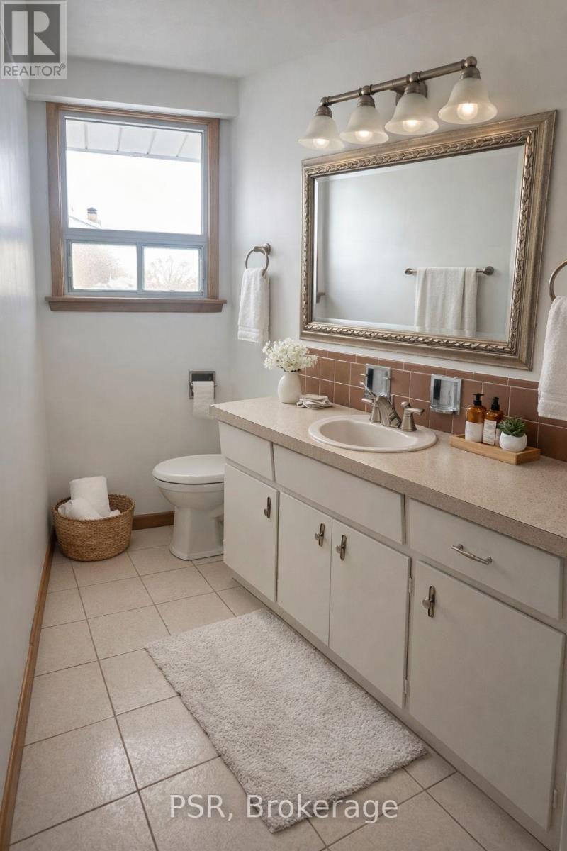 56 Ashmount Crescent, Toronto, Ontario  M9R 1E1 - Photo 15 - W12760254