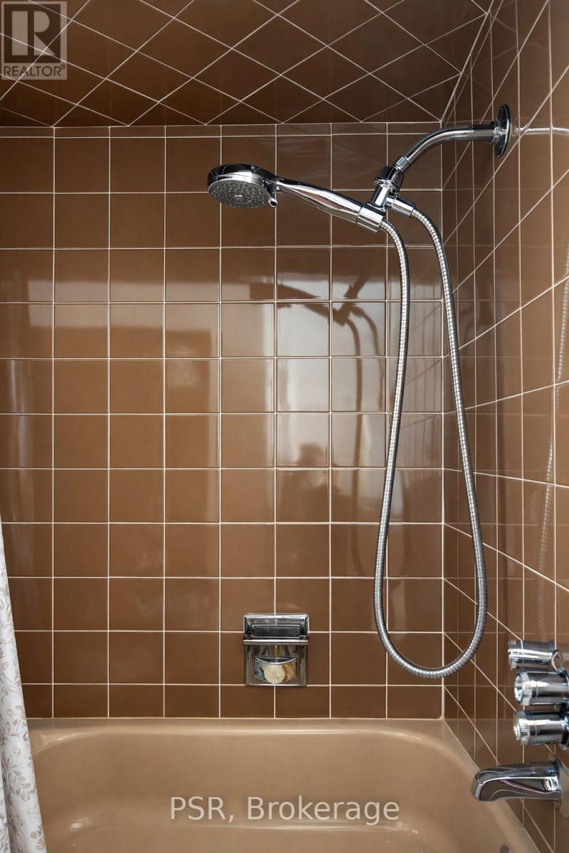 56 Ashmount Crescent, Toronto, Ontario  M9R 1E1 - Photo 16 - W12760254