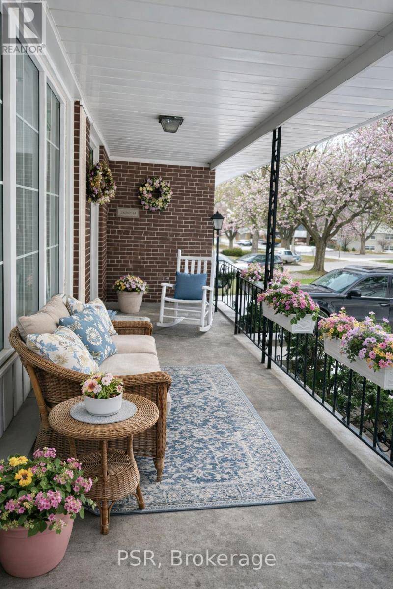 56 Ashmount Crescent, Toronto, Ontario  M9R 1E1 - Photo 3 - W12760254