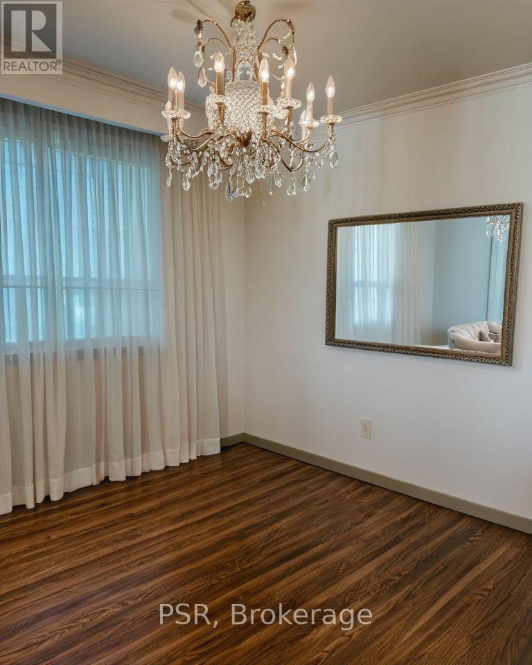 56 Ashmount Crescent, Toronto, Ontario  M9R 1E1 - Photo 6 - W12760254