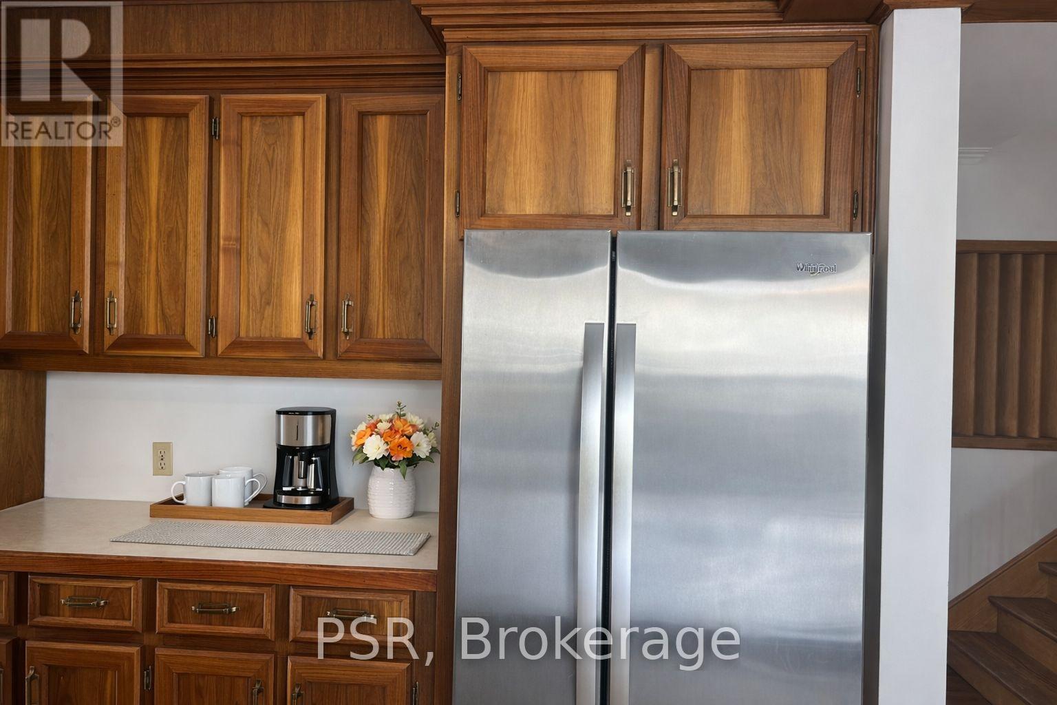 56 Ashmount Crescent, Toronto, Ontario  M9R 1E1 - Photo 9 - W12760254