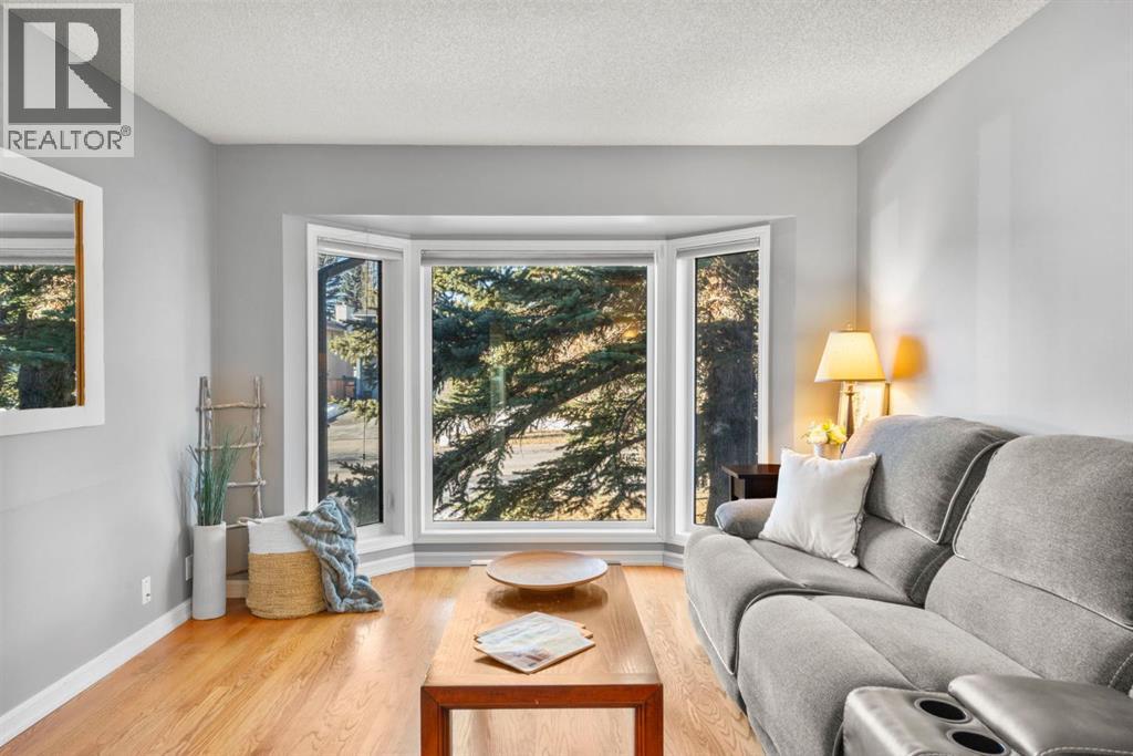 16 Woodacres Drive Sw, Calgary, Alberta  T2W 4V9 - Photo 6 - A2281059