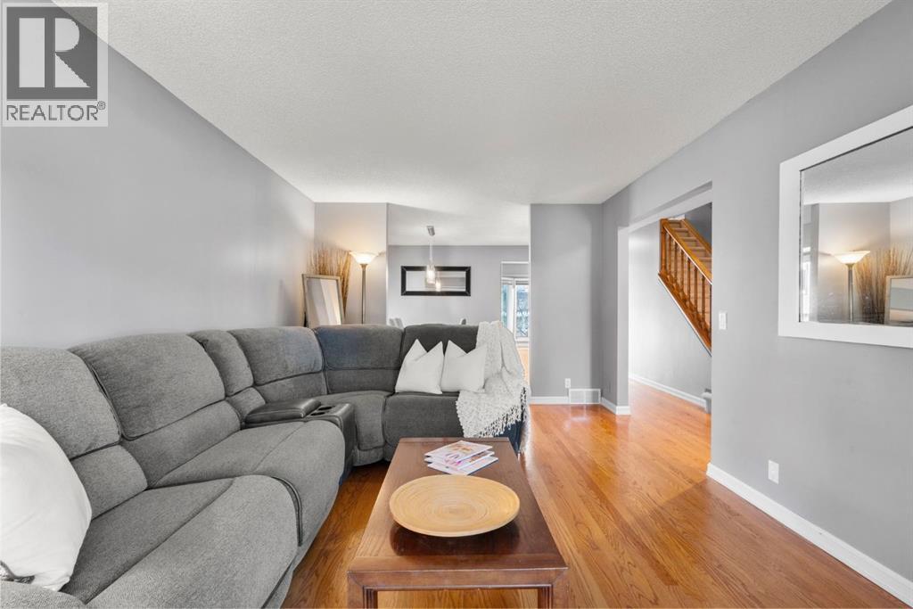 16 Woodacres Drive Sw, Calgary, Alberta  T2W 4V9 - Photo 7 - A2281059