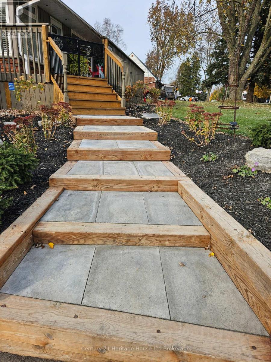 702 Queen Street, East Zorra-Tavistock, Ontario  N0J 1M0 - Photo 11 - X12757994