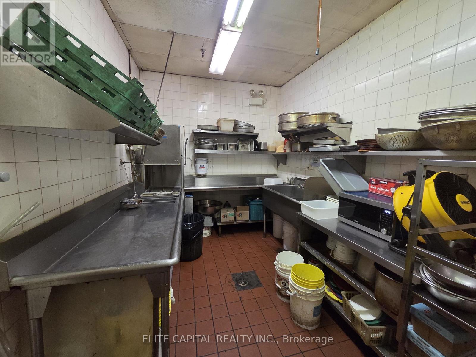 377 Burnhamthorpe Road E, Mississauga, Ontario  L5A 3Y1 - Photo 14 - W12760264