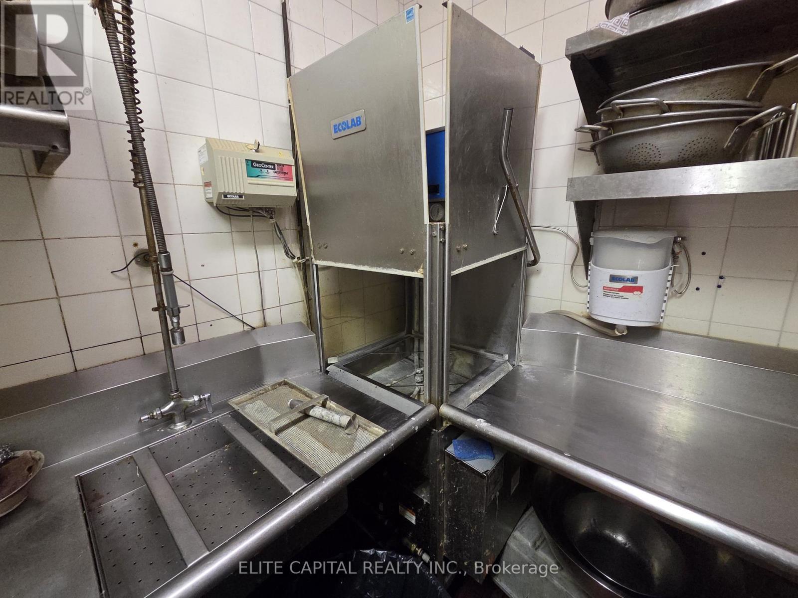 377 Burnhamthorpe Road E, Mississauga, Ontario  L5A 3Y1 - Photo 16 - W12760264