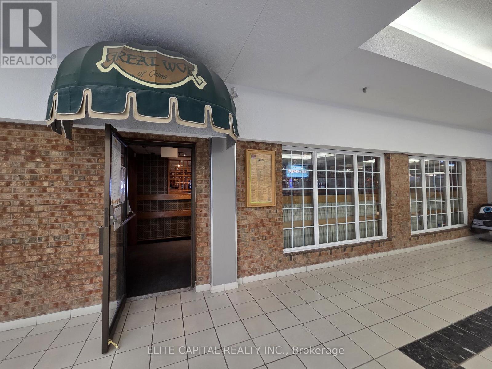 377 Burnhamthorpe Road E, Mississauga, Ontario  L5A 3Y1 - Photo 2 - W12760264