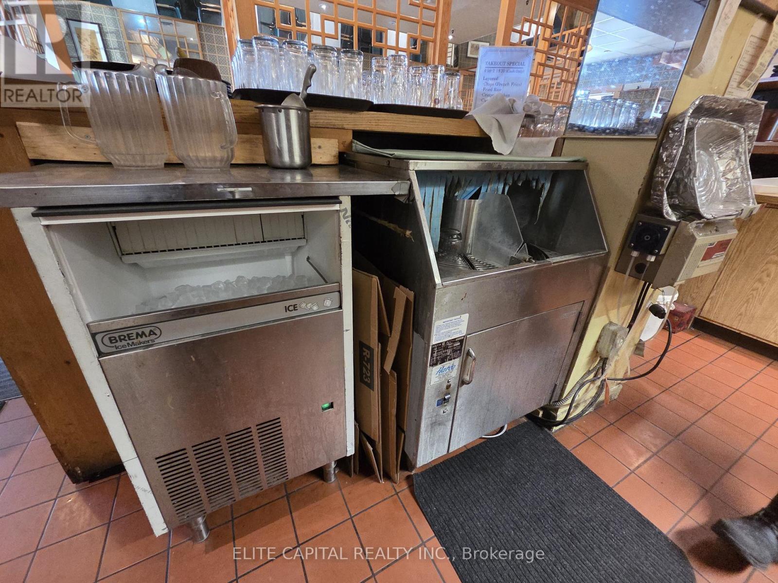 377 Burnhamthorpe Road E, Mississauga, Ontario  L5A 3Y1 - Photo 9 - W12760264