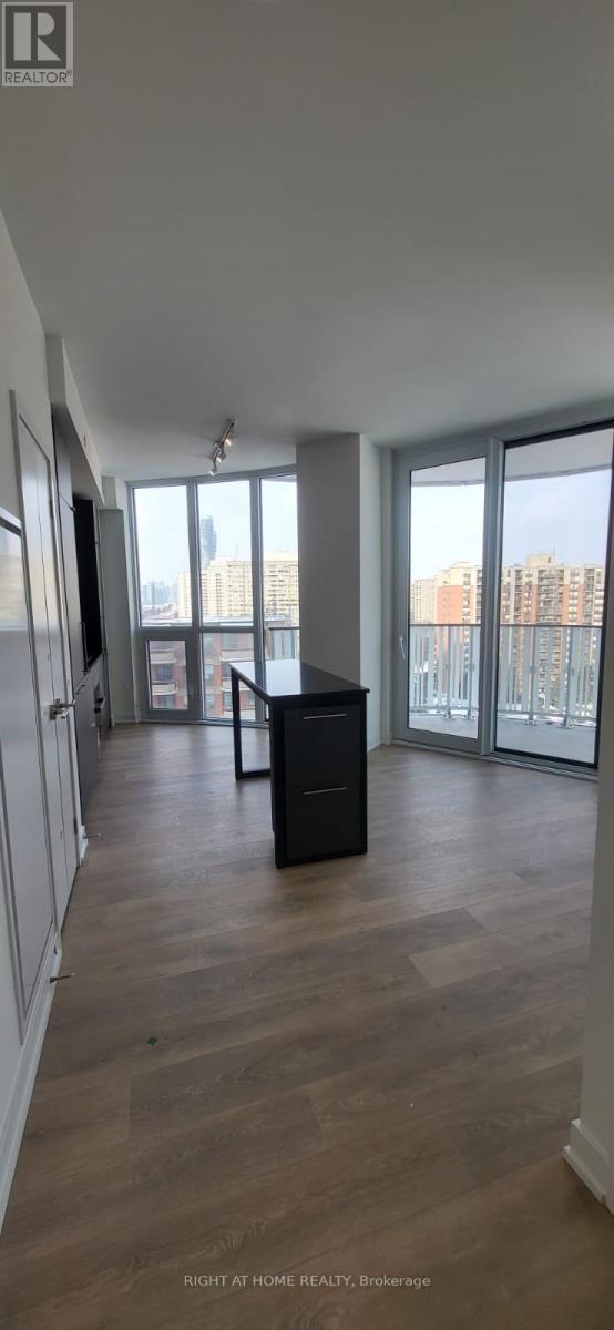 1 Fairview Rd East Road, Mississauga, Ontario  L5A 4C6 - Photo 10 - W12760286