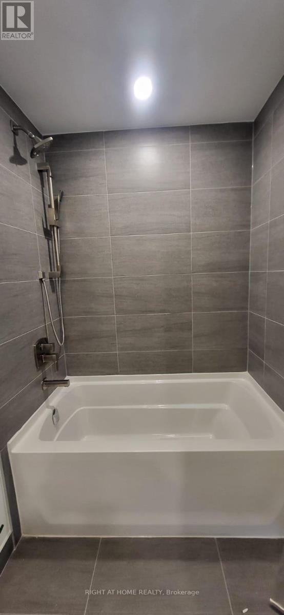 1 Fairview Rd East Road, Mississauga, Ontario  L5A 4C6 - Photo 14 - W12760286